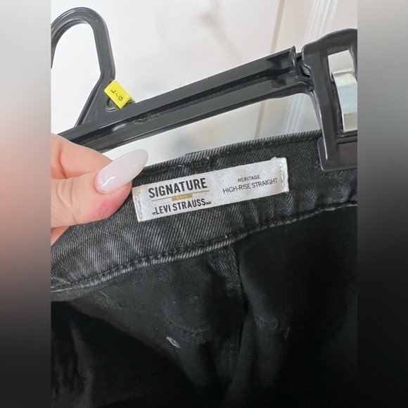 Levi’s | Signature Heritage High Rise Straight Jeans |  Size 22 [67] - Picture 5 of 9